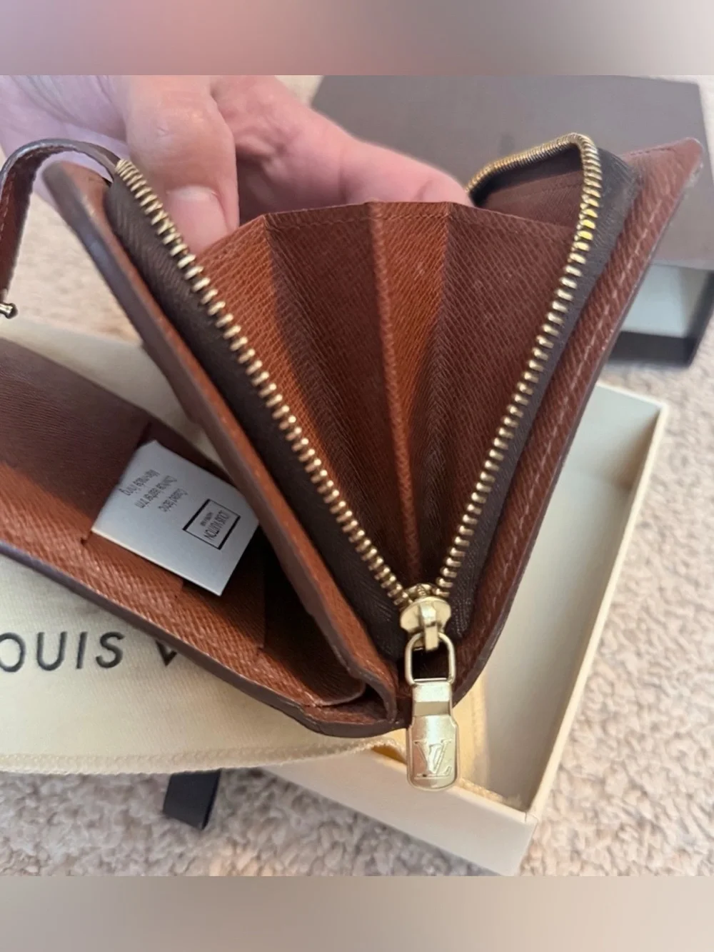 LOUIS VUITTON